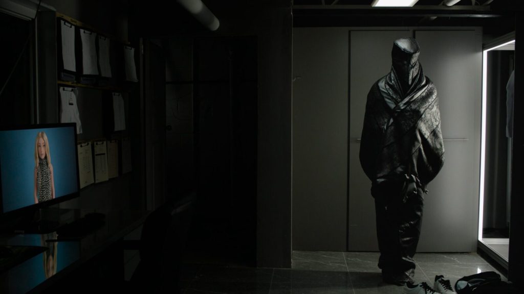 [FFF 2025] The Shrouds Review – Cronenberg Seems To Pick Odd Topics That Don’t Translate To The Big Screen That&nbsp;Much