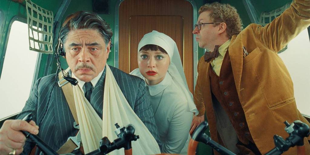 The Phoenician Scheme Review – An Absurd&nbsp;Performance